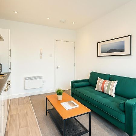 2 Bedroom Apartment Near City Centre, Uni & Parks! Cardiff Kültér fotó