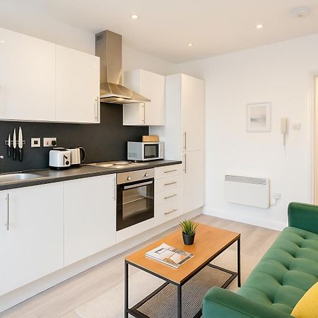 2 Bedroom Apartment Near City Centre, Uni & Parks! Cardiff Kültér fotó